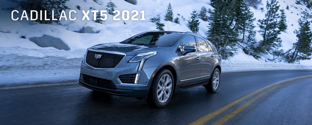 Crossover de lujo Cadillac XT5 2021 incluye luces LED en faros y rines en aluminio pintado de 20 pulgadas